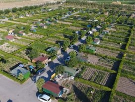 Konyada parklarda sosyal mesafeye uyuluyor