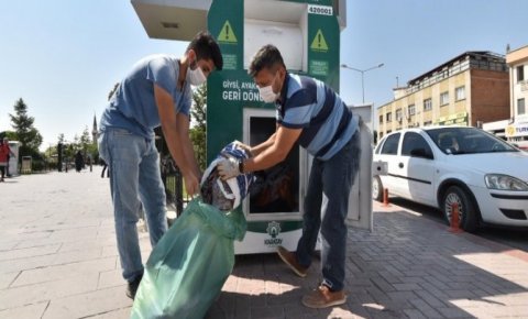 Karatay’ın 130 farklı noktasına giysi ve tekstil atık kumbarası yerleştirildi