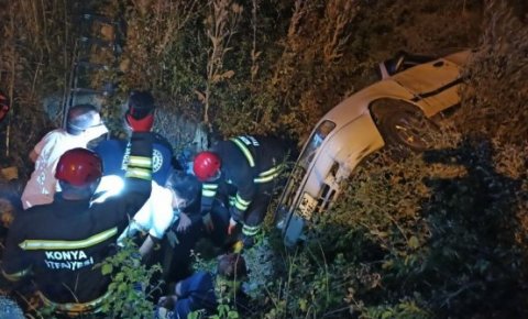 Konya’da otomobil şarampole yuvarlandı: 2 yaralı