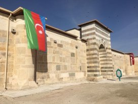 Zazadın Hanına Azerbaycan bayrağı asıldı