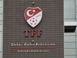 Bir teknik direktör ve iki oyuncu PFDKlık oldu