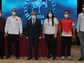 Akşehir Belediyesi’nden dünya üçüncüsü halterciye altın