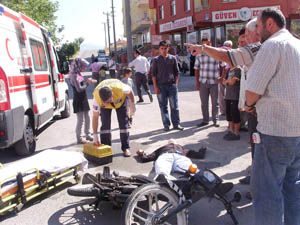 Motosiklet ile otomobil dikkatsizlik kurbanı