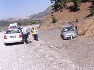 Kamyonet şarampole yuvarlandı