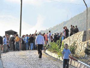 Jandarma aracının içinde 4 kurşun yedi