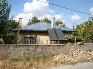 Yaşlı kadının evi onarıldı