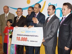 Bir yıllık harçlığını Pakistana gönderdi