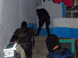 Uyuşturucu tacirlerine şafak baskını