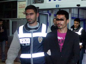 Damat çeyize gizlediği esrarla yakalandı