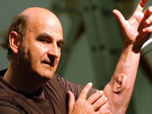 Kolundan kulak çıktı