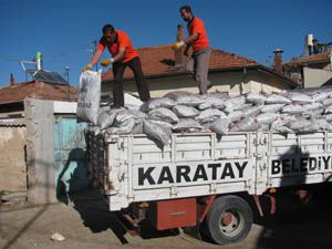 Karatay kömür dağıtımına devam ediyor