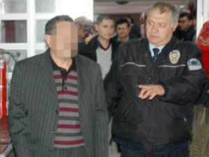 Baba kızını genç bir erkekle görünce