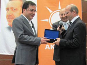 Akbaba:Dokunarak siyaset yapın