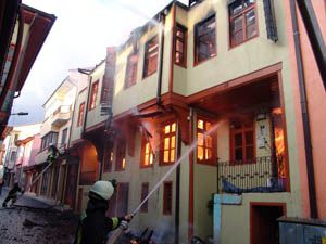 Tarihi evde yangın çıktı