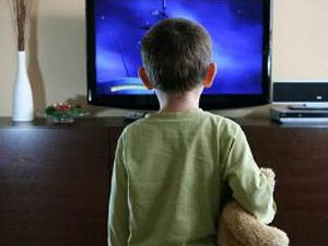 Çocuklara fazla televizyon izlettirmeyin