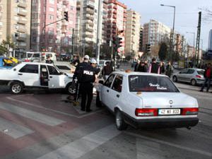 Zincirleme trafik kazası: 4 yaralı