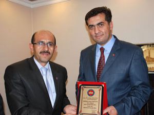 Diyanet-Senden Başkan Kalaycıya Plaket
