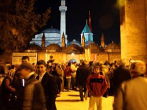 Mevlana Müzesi turistlerle dolup taşıyor