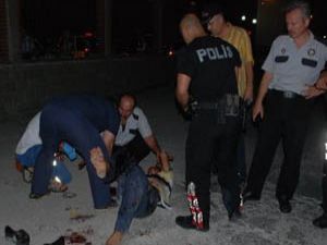 Alkollü şahıs sopayla darbedildi