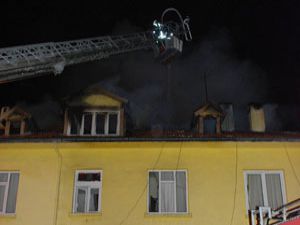 Çatı katında çıkan yangın korkuttu