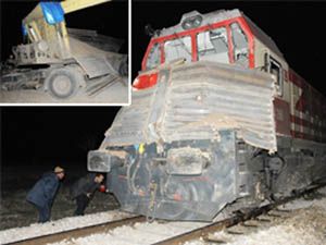 Tren çekiciye çarptı: 10 yaralı