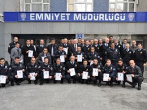 Başarılı polisin ödülü altın oldu