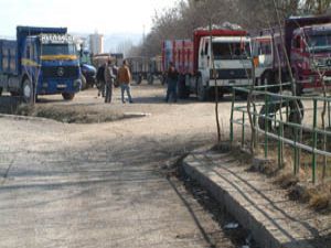 Kamyoncular arasında sıra kavgası: 6 yaralı