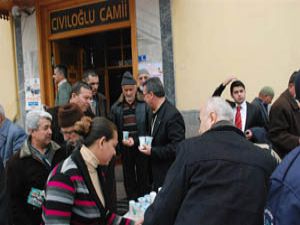 Karatay Belediyesi kandil simidi dağıttı