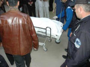 Polis eşi kocasının tabancasıyla intihar etti