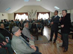 Hizmetler slayt eşliğinde emeklilere anlatıldı
