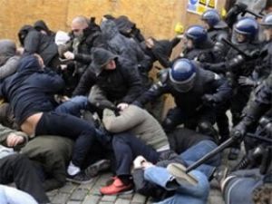 İsyan ateşi, Afrikadan Avrupaya sıçradı!