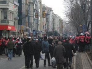 Erbakanın naaşına yüzbinler eşlik ediyor