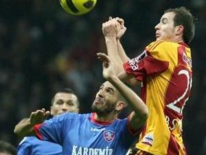 Galatasaray tel tel dökülüyor
