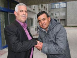 Oğlunun organlarını taşıyan gençle buluştu