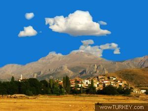 Halkapınarda kayalıklardan düşen kişi yaralandı