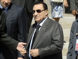 Mübarek Mısırı terk etti Almanyaya gitti