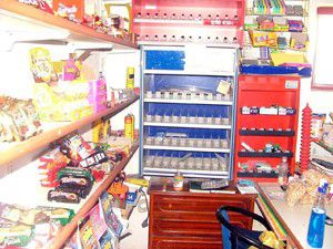 Hırsız marketi boşalttı