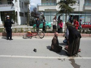 Beyşehirde otomobil bisikletliye çarptı