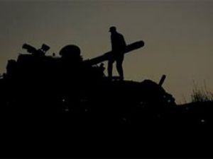 Kaddafinin tankları saf dışı bırakıldı