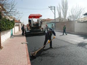 Yılın ilk asfaltı Kırbaşı Caddesine