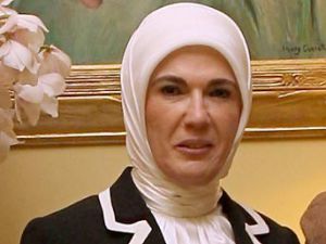 Erkekleşmeyin, kadınlığınızı öne çıkarmayın