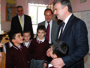 Akyürek okul ve esnaf ziyaretleri gerçekleştirdi