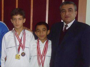 Okul müdürü, voleybol oynarken kalp krizinden öldü