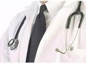 Hasta yakınları doktoru darpetti