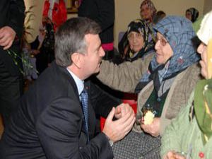 "Toplumun temeli annelerimizdir"