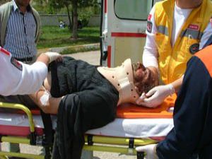 Motosikletle tarlaya uçtu