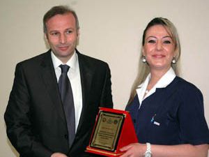 Meslekte 10 yılı dolduranlara teşekkür plaketi