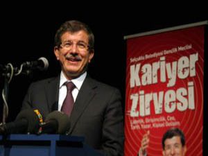 Davutoğlu gençlerle bir araya geldi