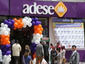 Adese bir günde üç açılış yaptı