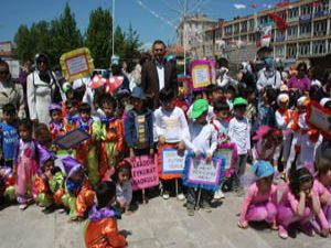 Minik öğrenciler çevre için yürüdü